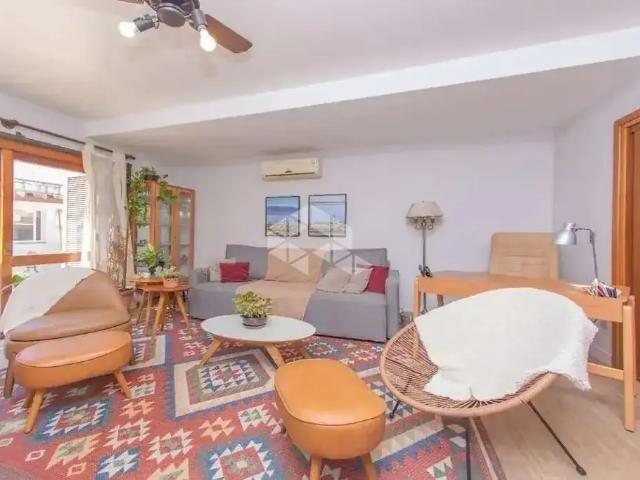Casa / Sobrado para Venda em Porto Alegre/RS São João 4 Quartos