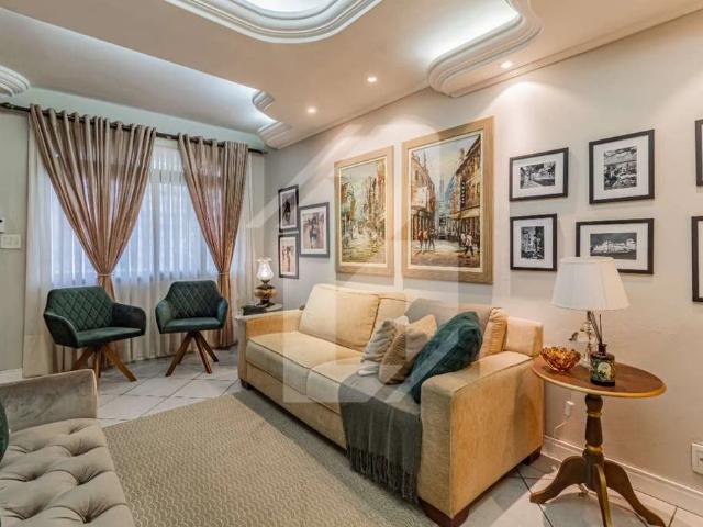 Casa / Sobrado para Venda em Porto Alegre/RS São João 5 Quartos