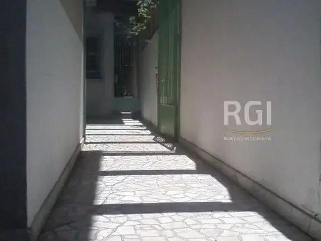 Casa / Sobrado para Venda em Porto Alegre/RS São João 6 Quartos