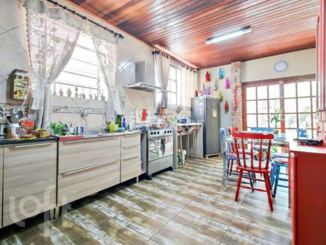 Casa / Sobrado para Venda em Porto Alegre/RS São João 2 Quartos