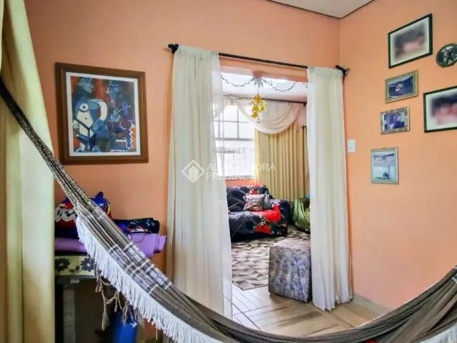 Casa / Sobrado para Venda em Porto Alegre/RS São João 2 Quartos