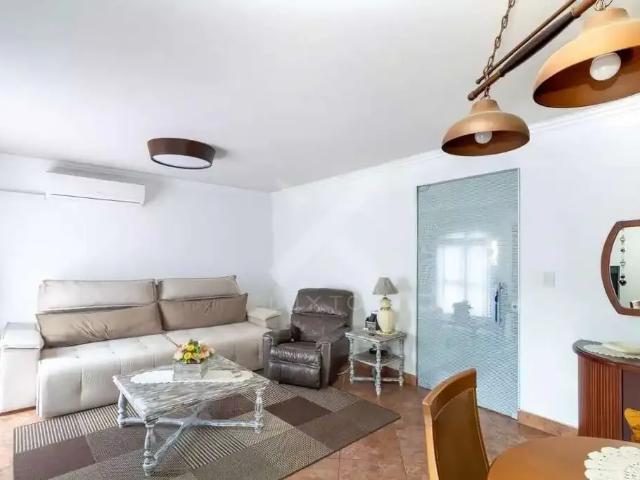 Casa / Sobrado para Venda em Porto Alegre/RS São João 3 Quartos