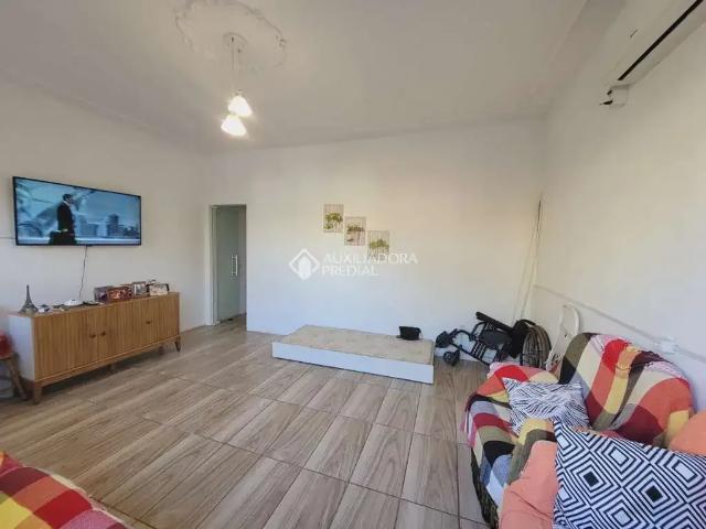 Casa / Sobrado para Venda em Porto Alegre/RS São João 3 Quartos