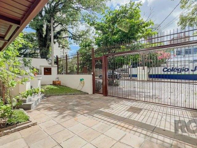 Casa / Sobrado para Venda em Porto Alegre/RS São João 3 Quartos