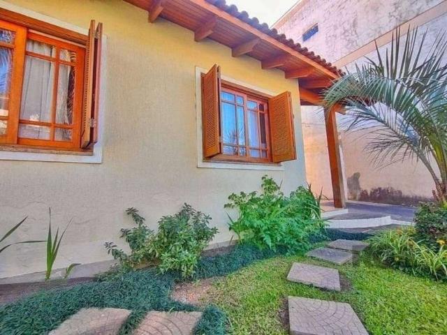 Casa / Sobrado para Venda em Porto Alegre/RS São Sebastião 3 Quartos