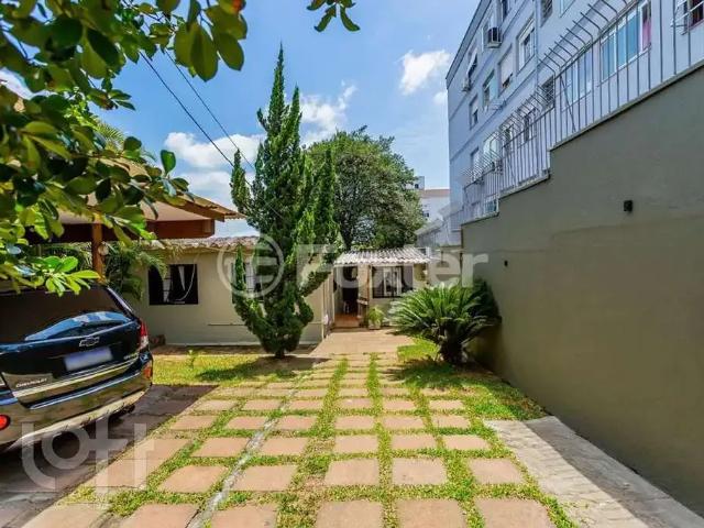 Casa / Sobrado para Venda em Porto Alegre/RS São Sebastião 3 Quartos