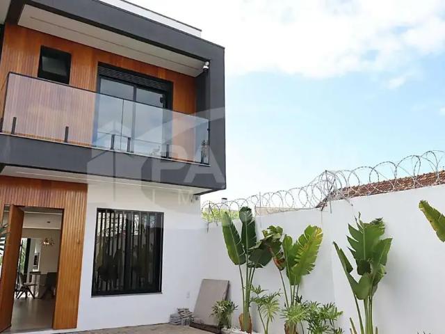Casa / Sobrado para Venda em Porto Alegre/RS São Sebastião 3 Quartos