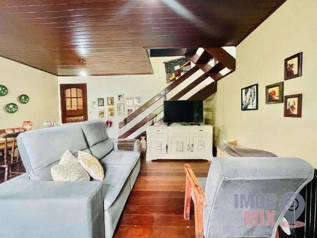 Casa / Sobrado para Venda em Porto Alegre/RS São Sebastião 3 Quartos