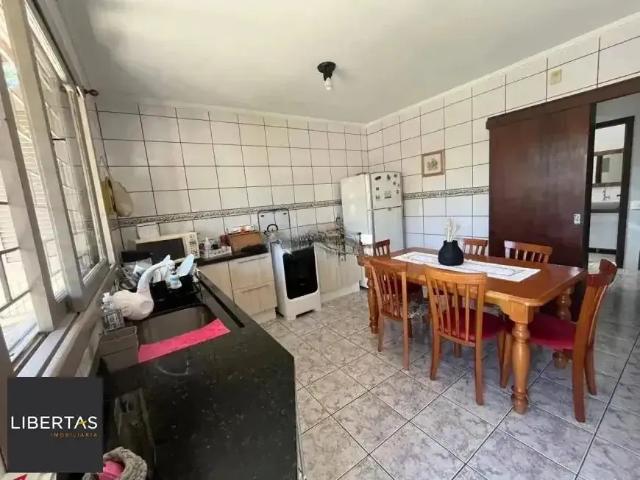 Casa / Sobrado para Venda em Porto Alegre/RS São Sebastião 3 Quartos
