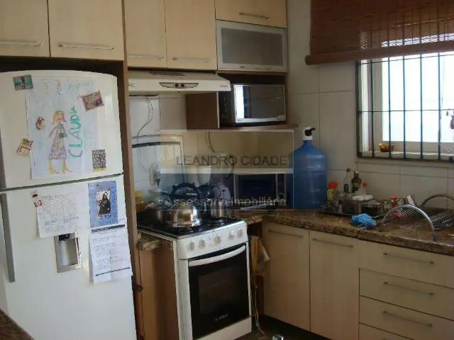 Casa / Sobrado para Venda em Porto Alegre/RS São Sebastião 3 Quartos