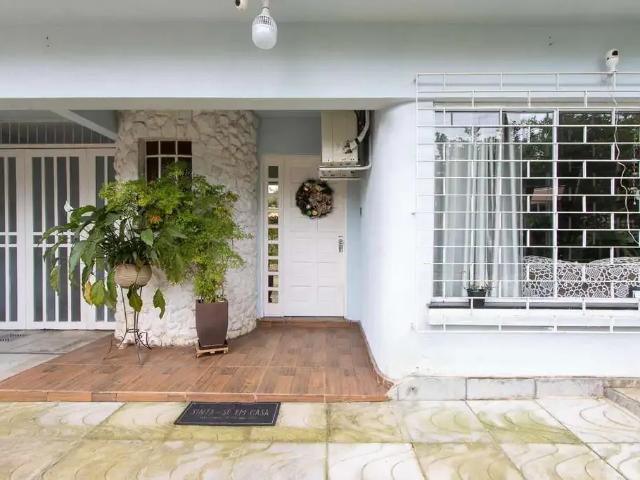 Casa / Sobrado para Venda em Porto Alegre/RS São Sebastião 3 Quartos
