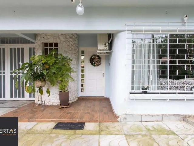 Casa / Sobrado para Venda em Porto Alegre/RS São Sebastião 3 Quartos