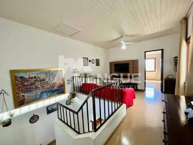 Casa / Sobrado para Venda em Porto Alegre/RS São Sebastião 4 Quartos