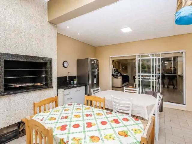 Casa / Sobrado para Venda em Porto Alegre/RS São Sebastião 4 Quartos
