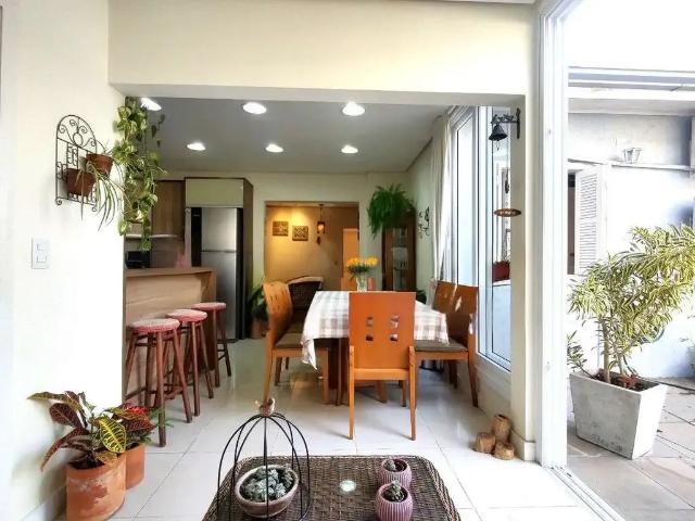 Casa / Sobrado para Venda em Porto Alegre/RS São Sebastião 4 Quartos
