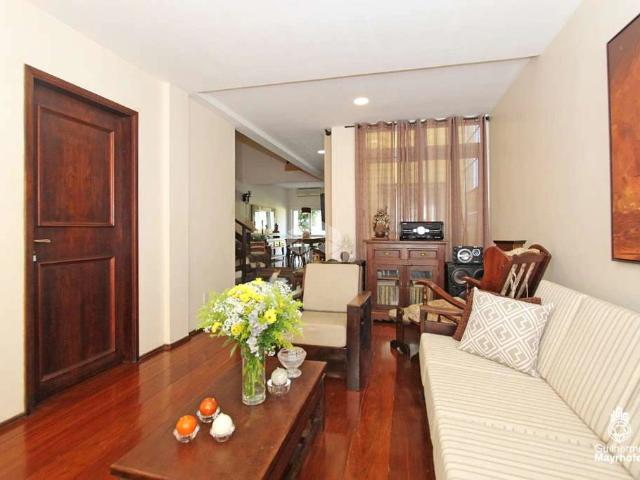 Casa / Sobrado para Venda em Porto Alegre/RS Santa Tereza 5 Quartos