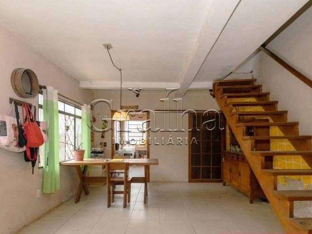 Casa / Sobrado para Venda em Porto Alegre/RS Santa Cecília 4 Quartos