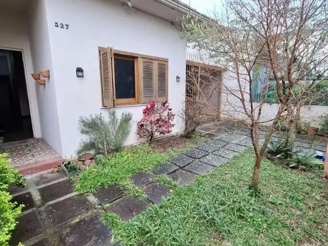 Casa / Sobrado para Venda em Porto Alegre/RS Santana 2 Quartos