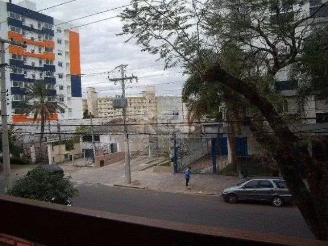 Casa / Sobrado para Venda em Porto Alegre/RS Santana 3 Quartos