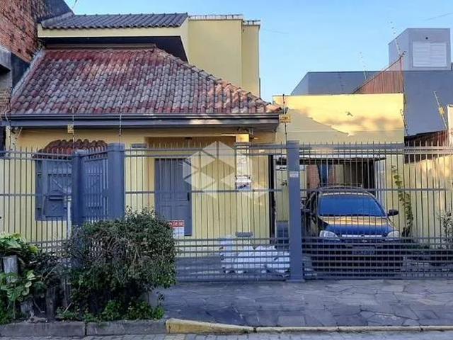 Casa / Sobrado para Venda em Porto Alegre/RS Santana 3 Quartos