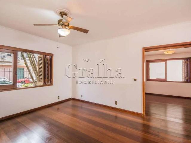 Casa / Sobrado para Venda em Porto Alegre/RS Santana 3 Quartos