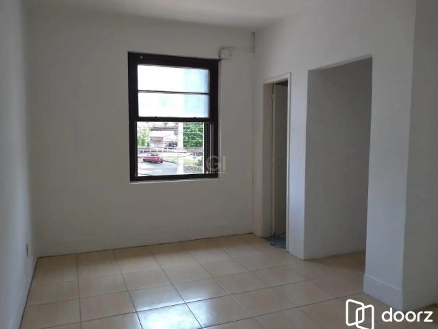 Casa / Sobrado para Venda em Porto Alegre/RS Santana 3 Quartos
