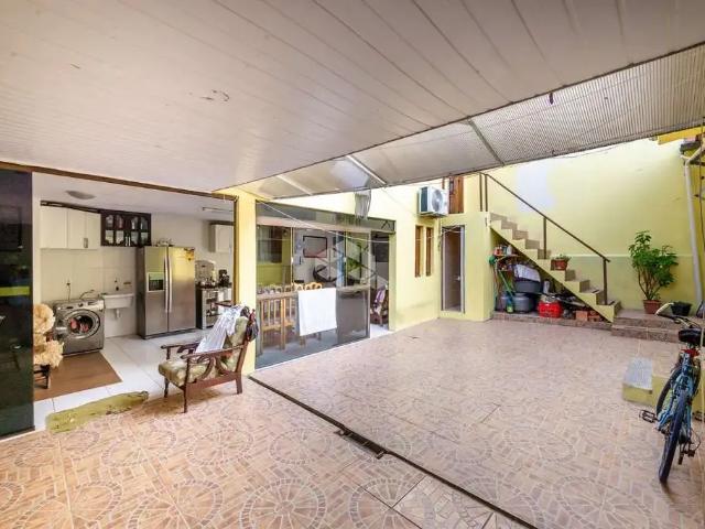 Casa / Sobrado para Venda em Porto Alegre/RS Santana 3 Quartos