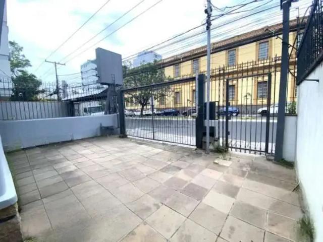 Casa / Sobrado para Venda em Porto Alegre/RS Santana 3 Quartos