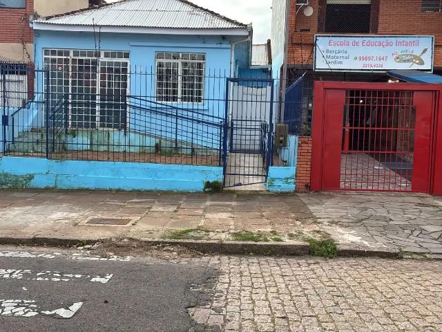 Casa / Sobrado para Venda em Porto Alegre/RS Santana 4 Quartos