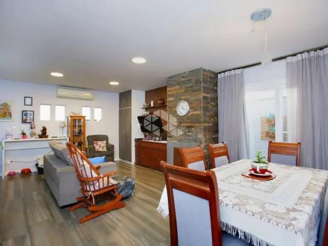 Casa / Sobrado para Venda em Porto Alegre/RS Santana 4 Quartos