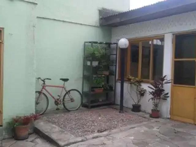 Casa / Sobrado para Venda em Porto Alegre/RS Santana 4 Quartos