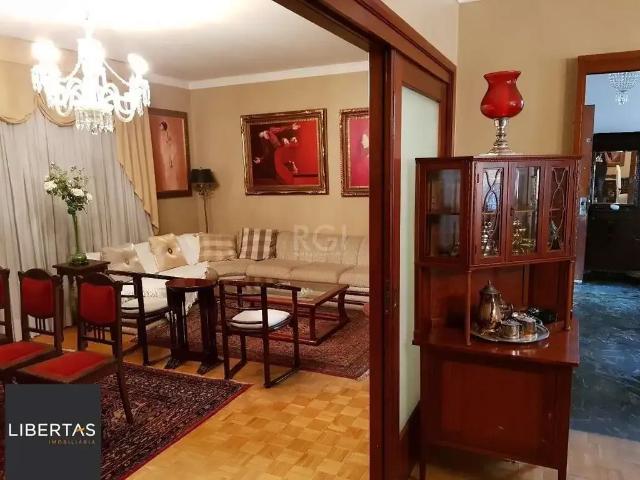 Casa / Sobrado para Venda em Porto Alegre/RS Santana 5 Quartos