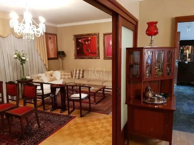 Casa / Sobrado para Venda em Porto Alegre/RS Santana 5 Quartos