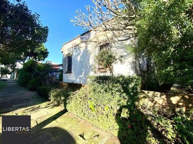 Casa / Sobrado para Venda em Porto Alegre/RS Santana 6 Quartos