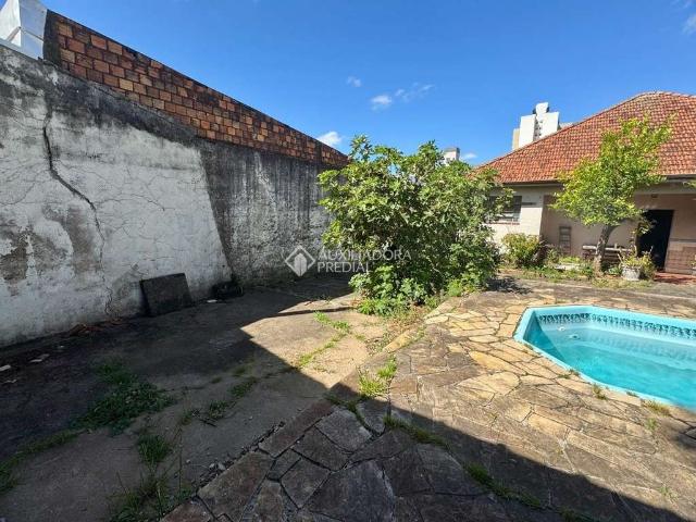 Casa / Sobrado para Venda em Porto Alegre/RS Santana 6 Quartos