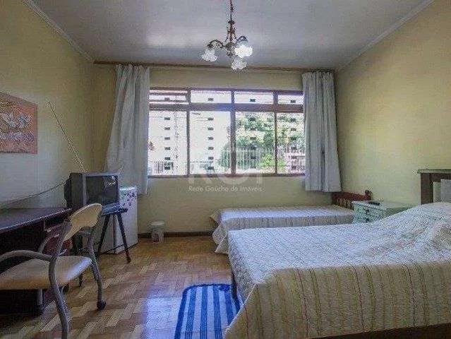 Casa / Sobrado para Venda em Porto Alegre/RS Santana 6 Quartos