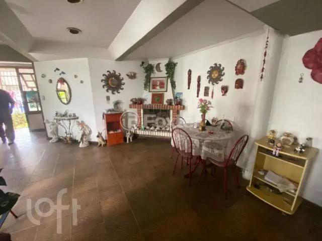 Casa / Sobrado para Venda em Porto Alegre/RS Santana 6 Quartos