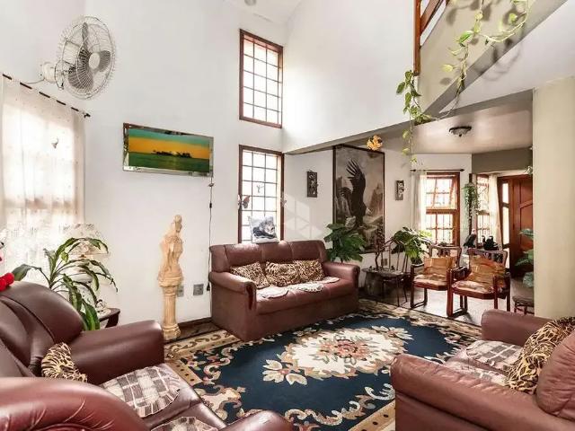 Casa / Sobrado para Venda em Porto Alegre/RS Santana 8 Quartos