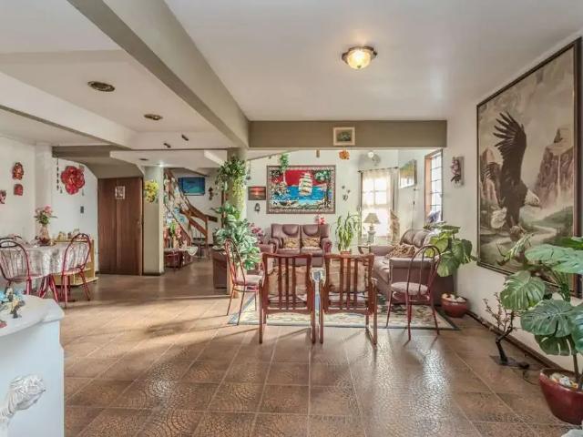 Casa / Sobrado para Venda em Porto Alegre/RS Santana 9 Quartos