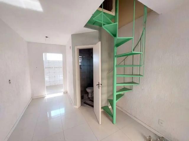 Casa / Sobrado para Venda em Porto Alegre/RS Santo Antônio 2 Quartos