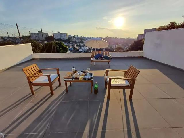 Casa / Sobrado para Venda em Porto Alegre/RS Santo Antônio 3 Quartos