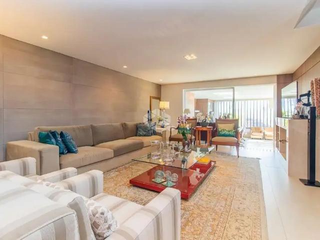 Casa / Sobrado para Venda em Porto Alegre/RS Santo Antônio 4 Quartos