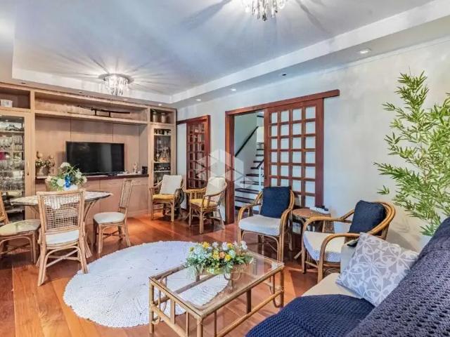 Casa / Sobrado para Venda em Porto Alegre/RS Santo Antônio 5 Quartos