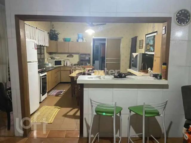 Casa / Sobrado para Venda em Porto Alegre/RS Sarandi 2 Quartos