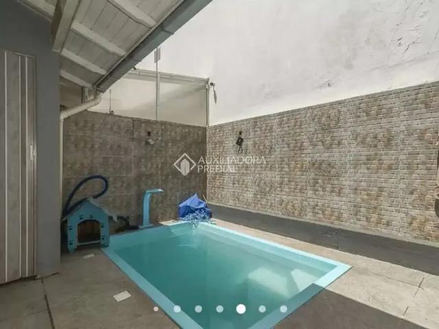 Casa / Sobrado para Venda em Porto Alegre/RS Sarandi 2 Quartos