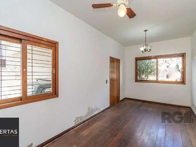Casa / Sobrado para Venda em Porto Alegre/RS Sarandi 2 Quartos