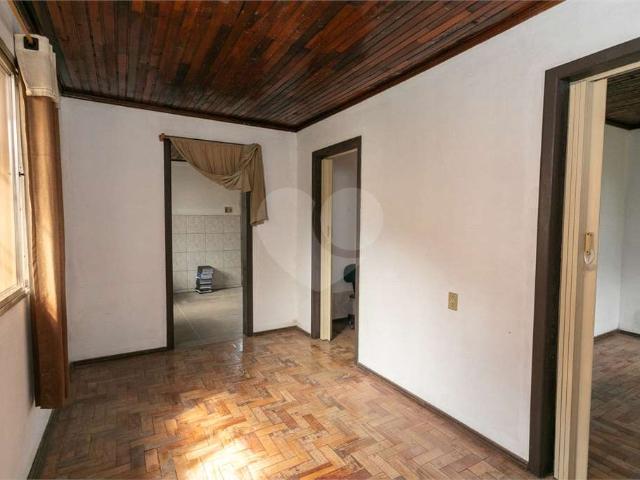 Casa / Sobrado para Venda em Porto Alegre/RS Sarandi 2 Quartos