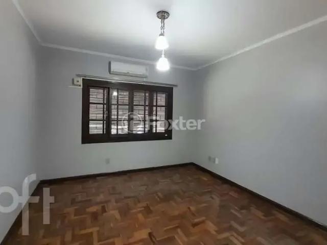 Casa / Sobrado para Venda em Porto Alegre/RS Sarandi 3 Quartos