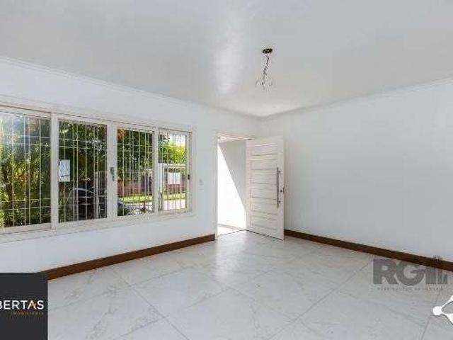 Casa / Sobrado para Venda em Porto Alegre/RS Sarandi 3 Quartos