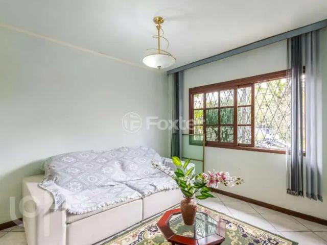 Casa / Sobrado para Venda em Porto Alegre/RS Sarandi 3 Quartos